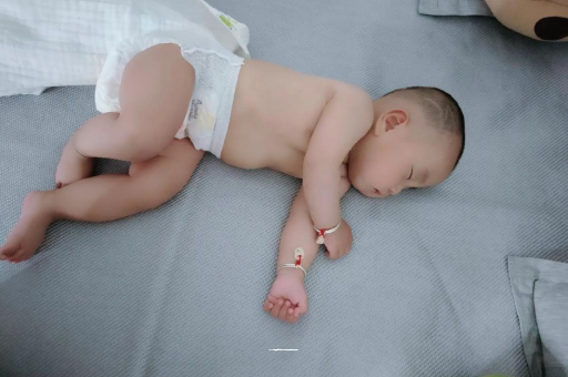 哈密宝宝口水多怎么回事